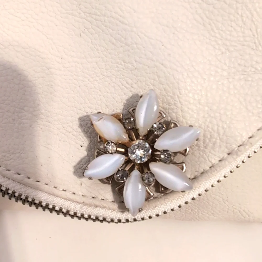 Vintage‎ Like Ivory Foldover Bag Gold Chain Strap & Flower Jewel Accent